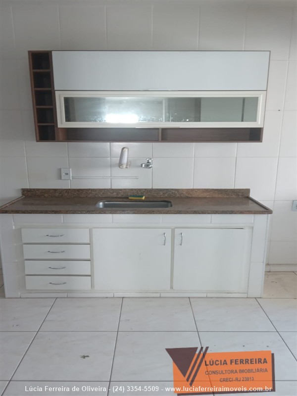 Apartamento para Alugar no Comercial em Resende