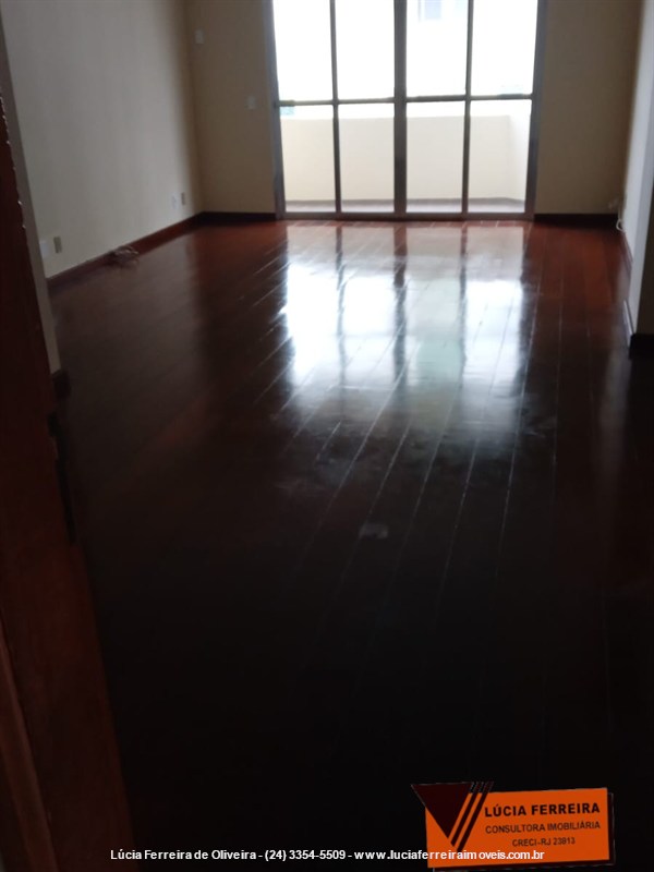Apartamento para Alugar no Comercial em Resende