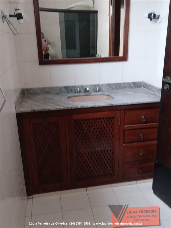 Apartamento para Alugar no Comercial em Resende