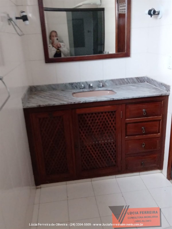 Apartamento para Alugar no Comercial em Resende
