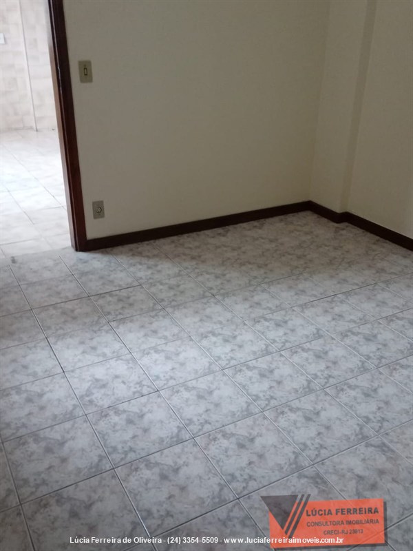 Apartamento para Alugar no Comercial em Resende