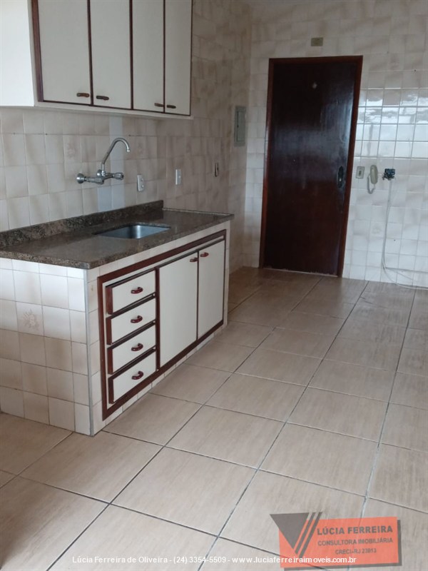 Apartamento para Alugar no Comercial em Resende